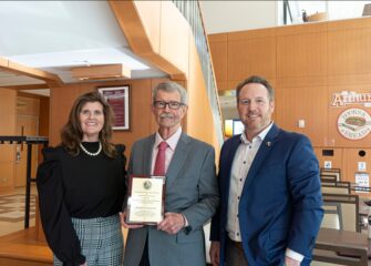 Henry Hanna Awarded the Perdue School Executive Advisory Council Leadership Award Henry Hanna Awarded the Perdue School Executive Advisory Council Leadership Award